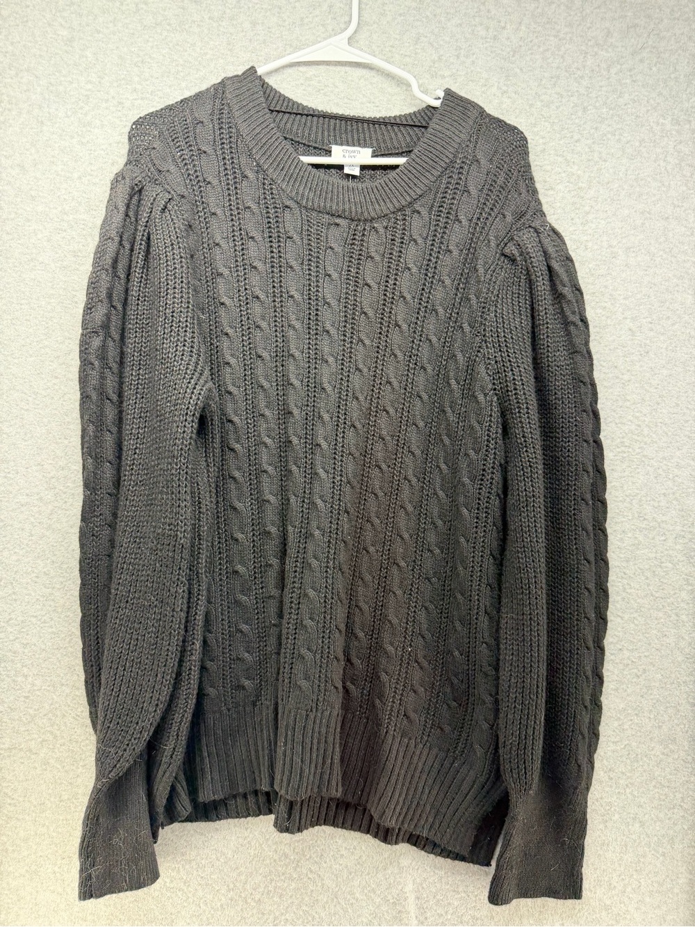 crown & ivy charcoal gray cable knit crewneck sweater